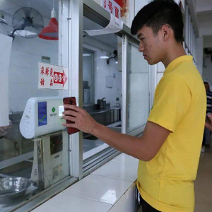 如何有效提高学校食堂的安全管理水平？——学校食堂安全智慧管理系统的应用