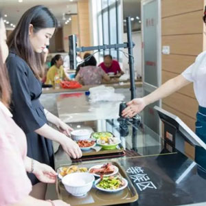 智慧食堂系统市场规模分析：洞察智能餐饮行业发展趋势