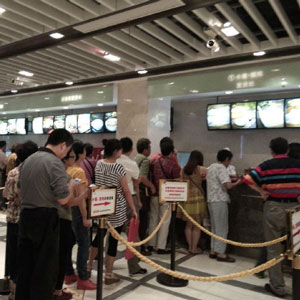 如何开展“明厨亮灶”工作，提高智慧食堂的安全性和可靠性？
