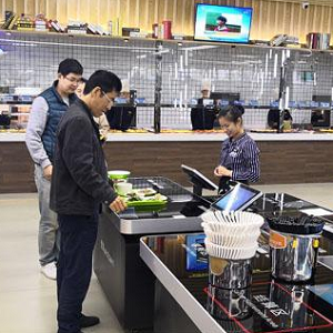 供餐单位是否明厨亮灶？智慧食堂的安全把控与可追溯性