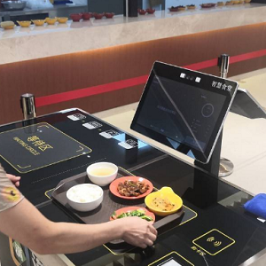校园开展明厨亮灶：智慧食堂的安全与透明保障